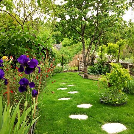 Le Petit Jardin Yoyo Monts Exterior photo