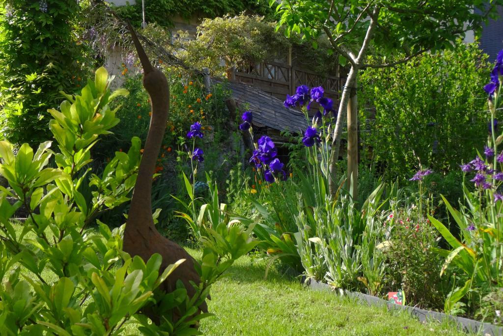 Le Petit Jardin Yoyo Monts Exterior photo