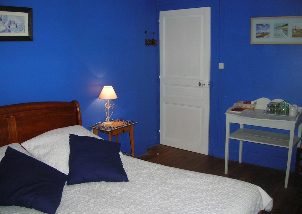 Le Petit Jardin Yoyo Monts Exterior photo