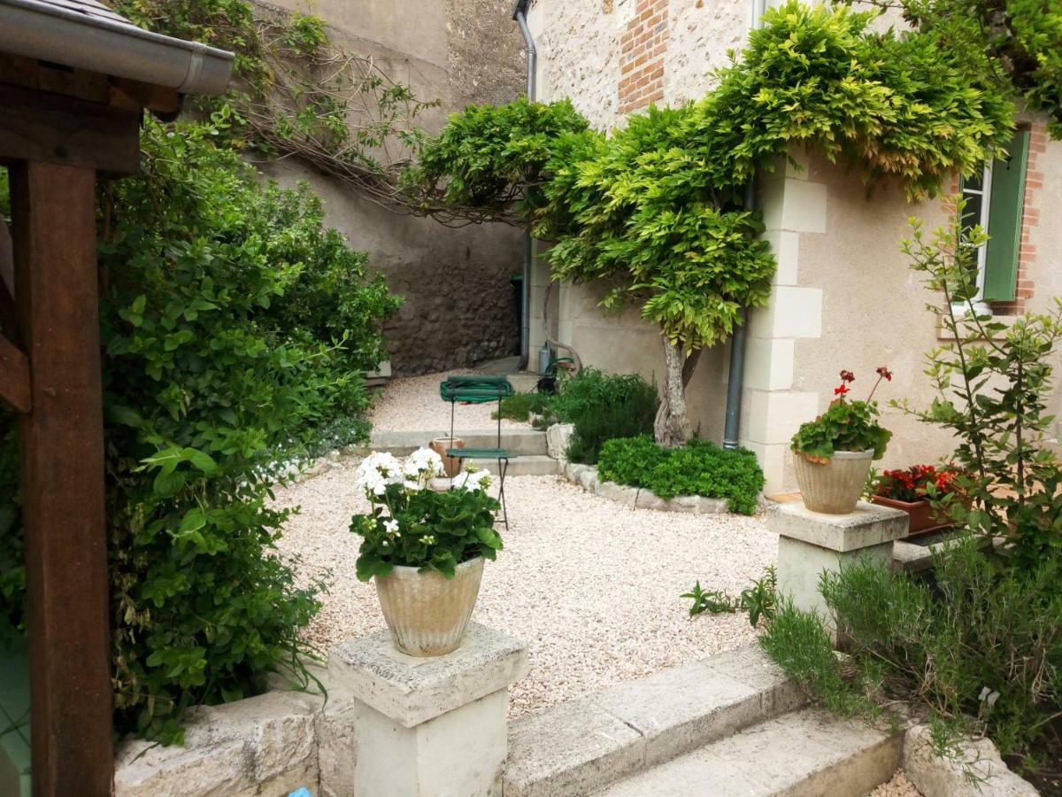 Le Petit Jardin Yoyo Monts Exterior photo